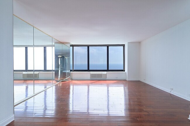 Foto del edificio - 155 N Harbor Dr