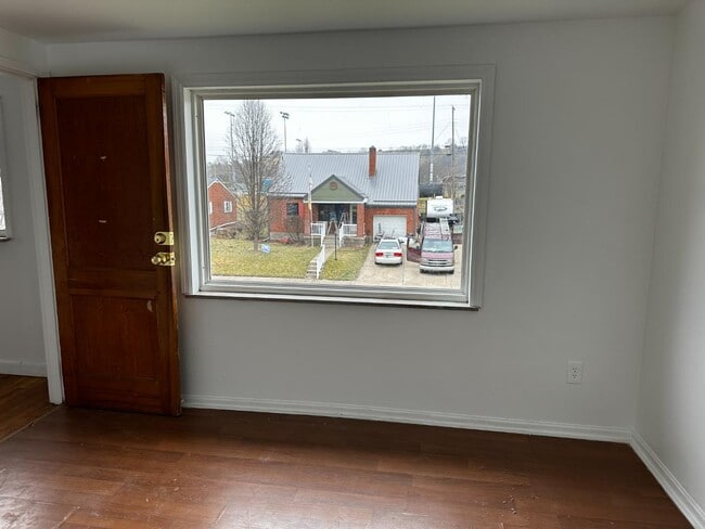 Building Photo - 9070 Lew Wallace Dr