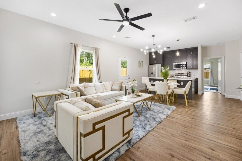 Foto principal - 8011 W Elizabeth Ln