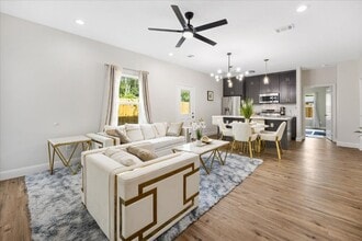 Building Photo - 8011 W Elizabeth Ln