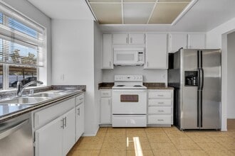 Building Photo - 55893 Santa Fe Trail