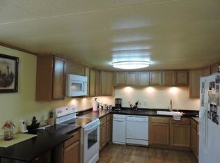 Foto del edificio - 24-24 Howe Ln