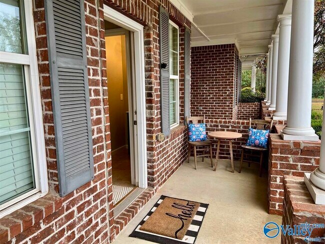 Foto del edificio - 5 Atherton Cir SW