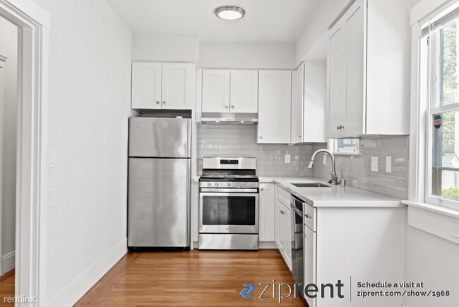Building Photo - 2 br, 1 bath 4plex - 833 Erie St, Oakland,...