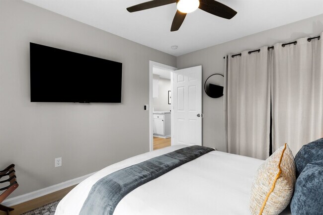 Foto del edificio - 55 Hollywood Ct