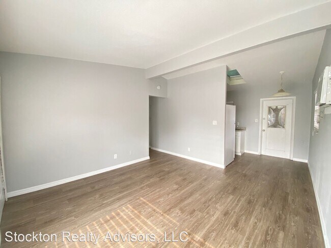 Building Photo - 2 br, 1 bath House - 410 E. Cornelius