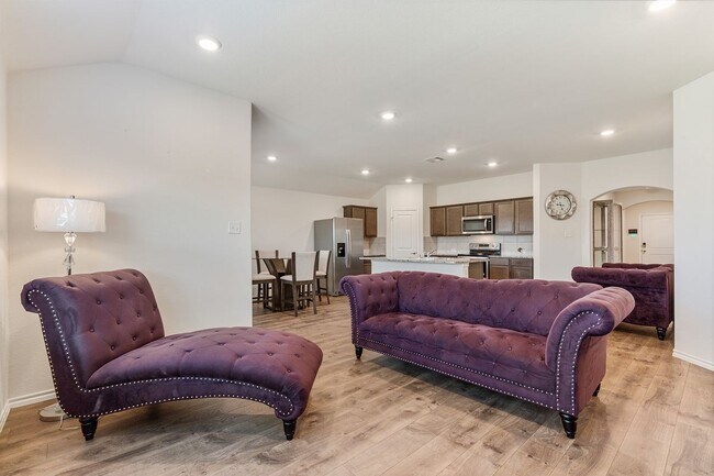 Building Photo - 936 English Dr