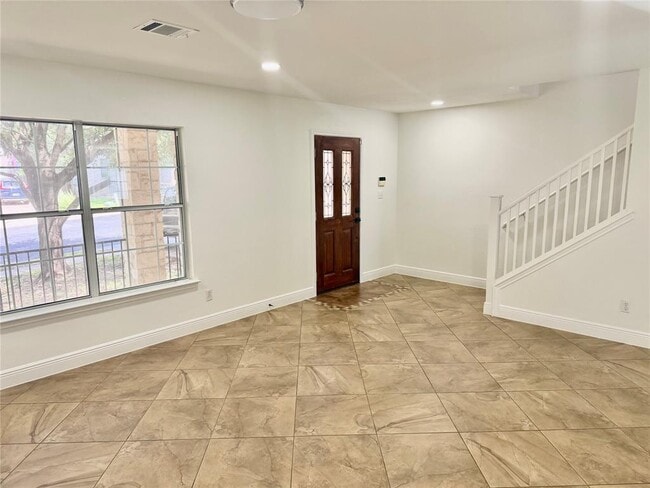 Building Photo - 11210 Kingsgate Dr