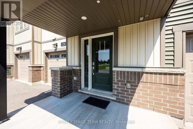 Building Photo - 526 Clemency Cres