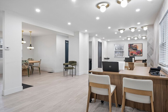 Oficina de arrendamiento - Townhomes at Bexley