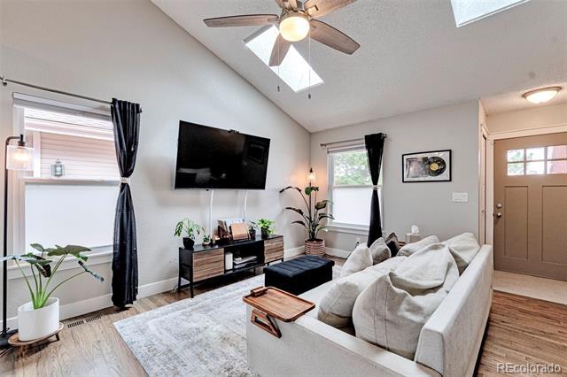 Foto del edificio - 8164 Chancellor Dr