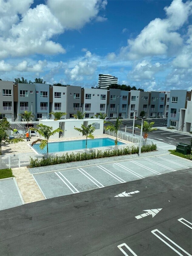 Foto principal - 2505 NE 193rd St