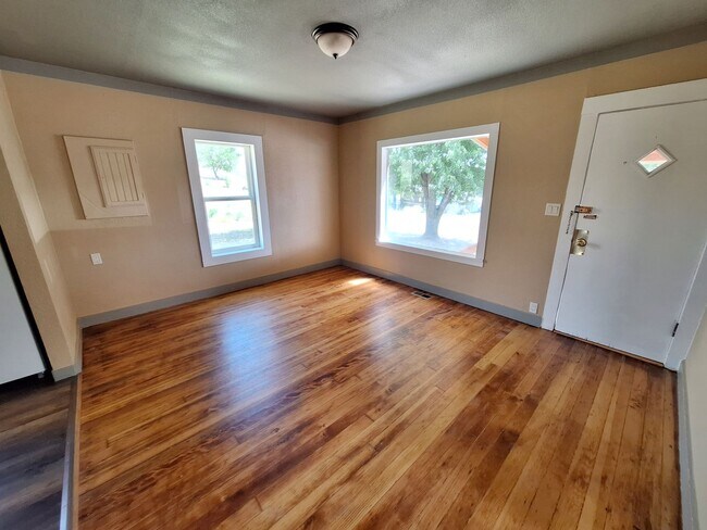 Foto del edificio - Charming 2 bed 1 bath home on Westgate