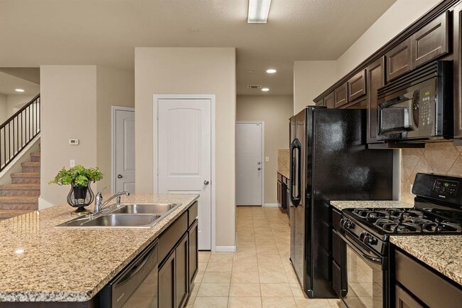 Building Photo - 2880 Donnell Dr