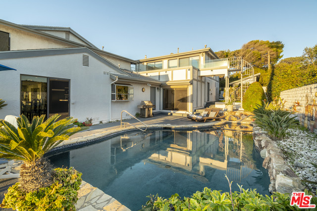 Foto principal - 7307 Birdview Ave