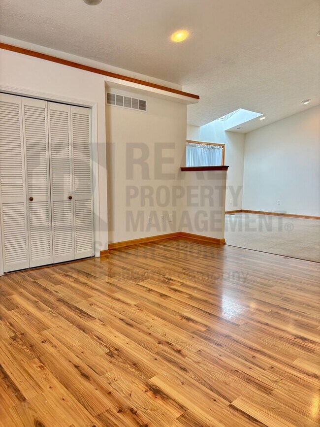 Foto del edificio - Energy-Efficient 3 Bed / 2 Bath Home with Solar + 2-Car Garage