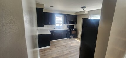 Building Photo - 16329 S Lotus Dr