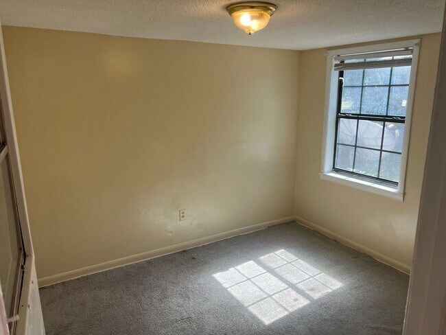 Building Photo - 1801 Goodyear Ave - TJ