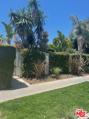 Primary Photo - 609 N Doheny Dr