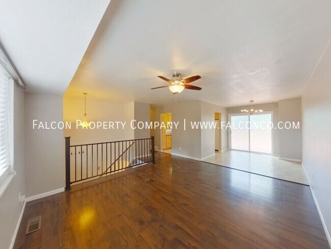 Foto del edificio - 1339 Hathaway Dr