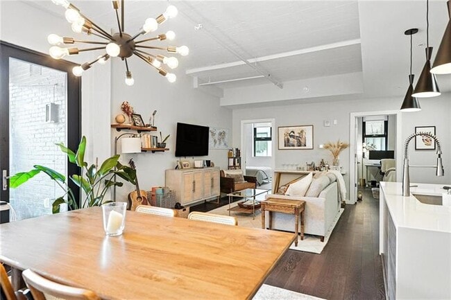 Building Photo - 2545 Penn Ave