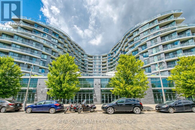 Building Photo - 1-811 Edgewater Dr