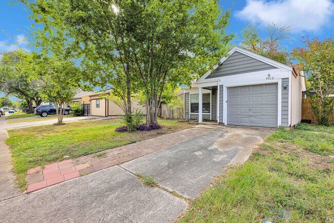 Building Photo - Cozy rental home in NW side of San Antonio...