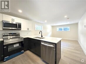 Building Photo - 404 Forest Hill Dr