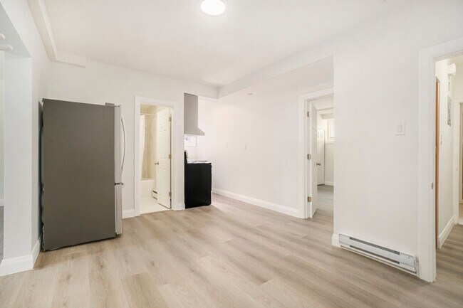 Building Photo - 13 Pinehurst Av