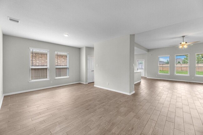 Foto del edificio - 24430 Piney Harbor Ln