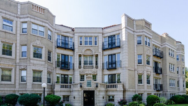 Foto del edificio - 6838 S South Shore Dr