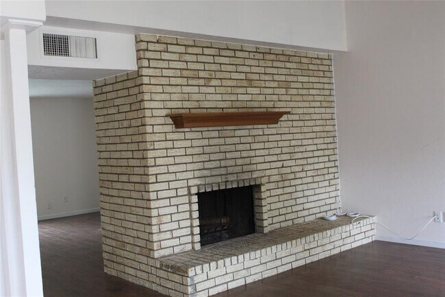 Building Photo - 6906 Blackberry Dr