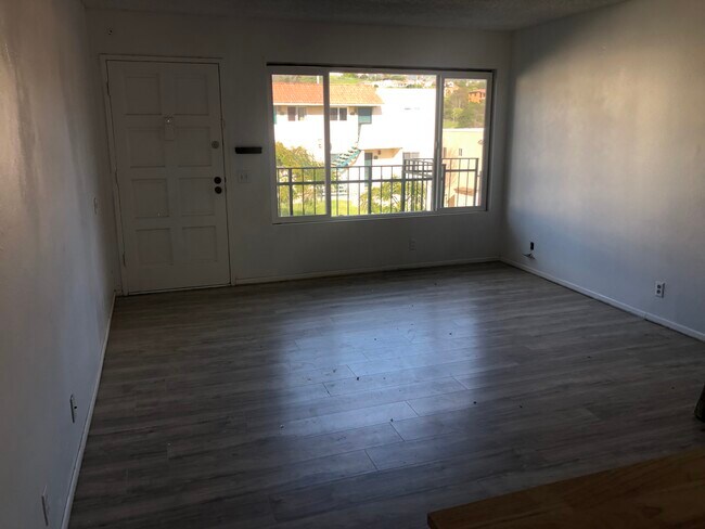 Building Photo - 6453 Kanan Dume Rd