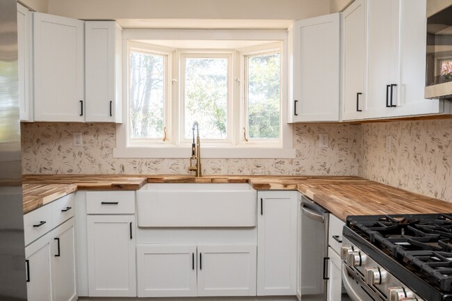 Foto del edificio - 418 N Trivoli Rd