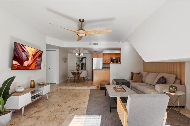 Building Photo - 1820 E Morten Ave