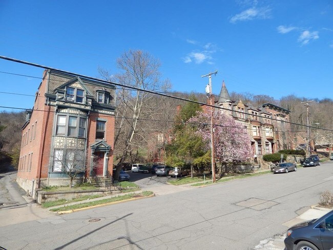 Building Photo - 93 12th St