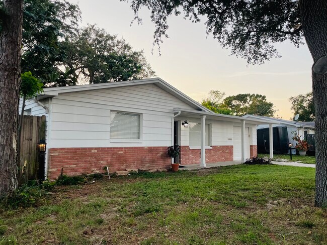 Foto del edificio - 1341 Jennings Dr