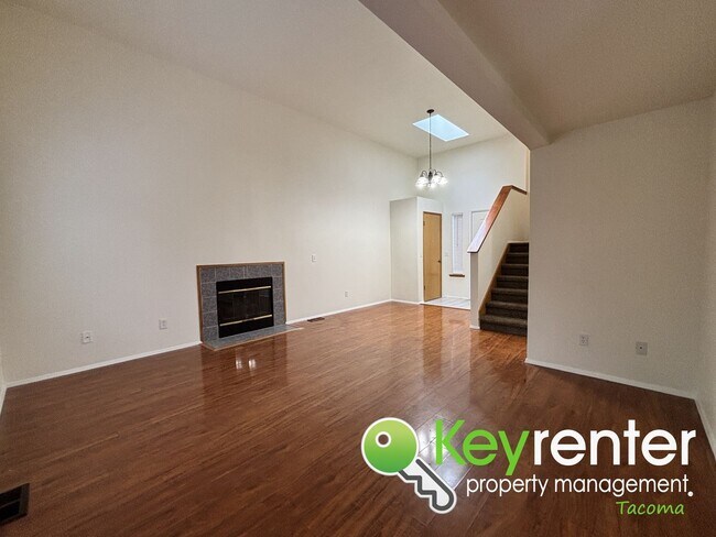 Foto del edificio - Spacious Northeast Tacoma 3 Bedroom 2.5 Bathroom Home for Rent in Secluded Neighborhood!