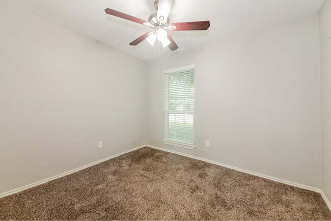 Foto del edificio - 611 Hanover Dr