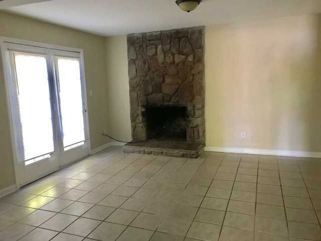 Building Photo - 1730 Village Lake Dr