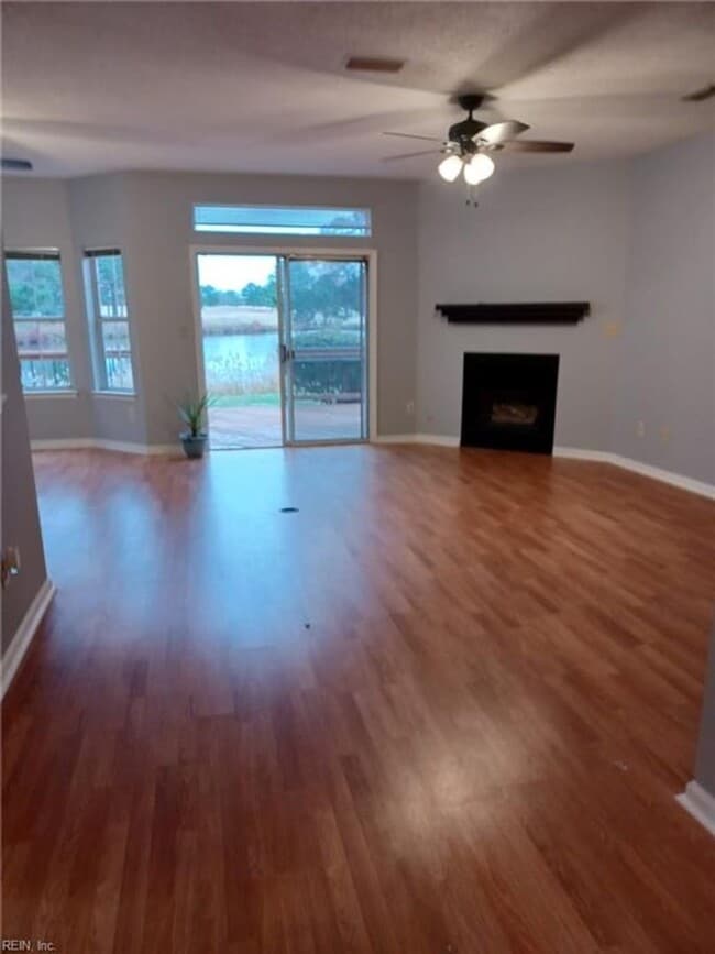 Building Photo - 1332 Lake Dr