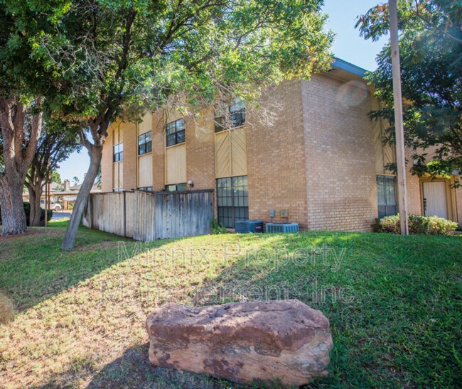 Foto del edificio - 4800 Oakwood Dr