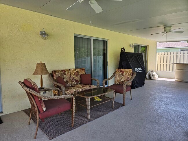 Foto del edificio - 182 Sims Creek Ln