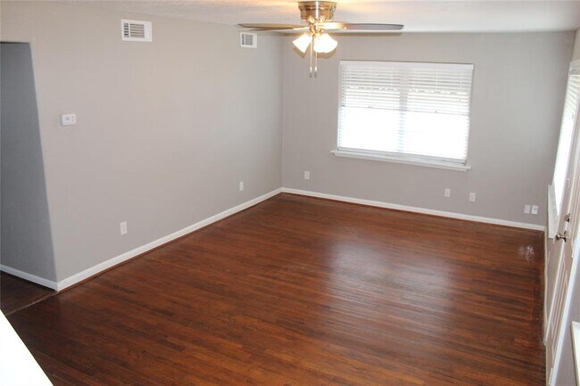 Building Photo - 232 Weisenberger Dr