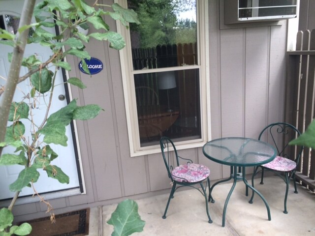Sitting area on patio - 8060 Niwot Rd