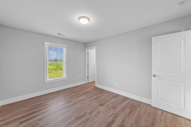 Foto del edificio - 410 Thad Little Rd