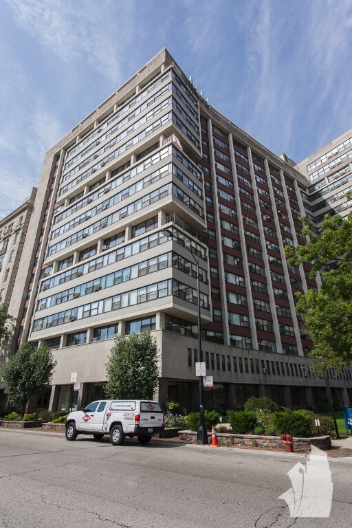 Primary Photo - 3420 N Lake Shore Dr