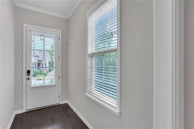 Foto del edificio - 3638 Moorewood Ln S E