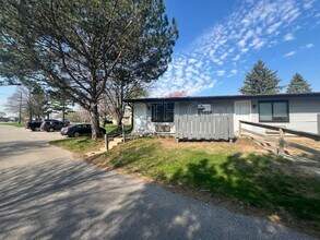 Building Photo - 2000 Indianapolis Rd