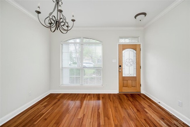 Building Photo - 1817 Village Oak Ct